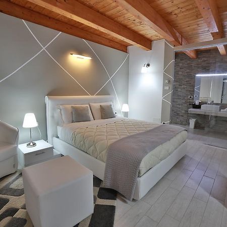 Villa Giulia Del Cavaliere 카스트로빌라리 외부 사진